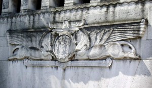 Coat of arms above the Queensway Tunnel, Liverpool. By Alli' Cat' (from Flickr)